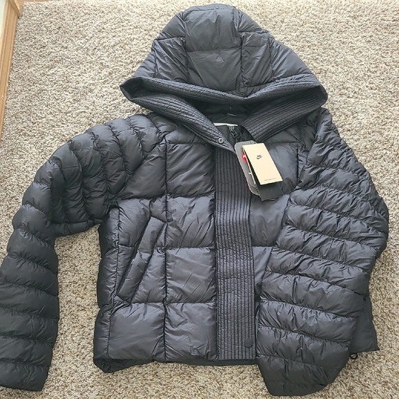 Nike Women's  Puffer Jacket - Picture 1 of 9
